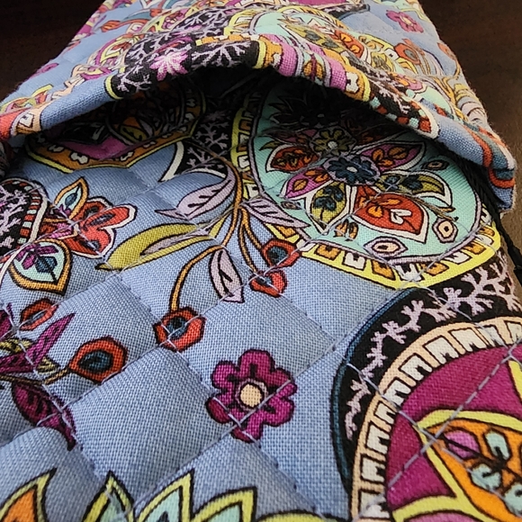 Vera Bradley Curling Iron Cover - Picture 5 of 9